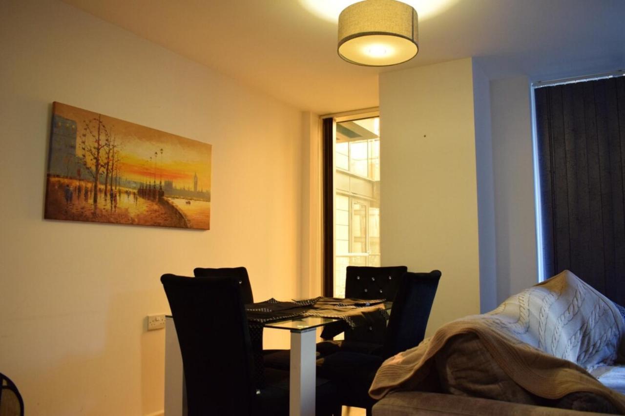 1 Bed In Canary Wharf With Vibrant City Views Apartamento Londres Exterior foto